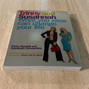 🎄$3 bundled What You Wear Can Change Your Life Book